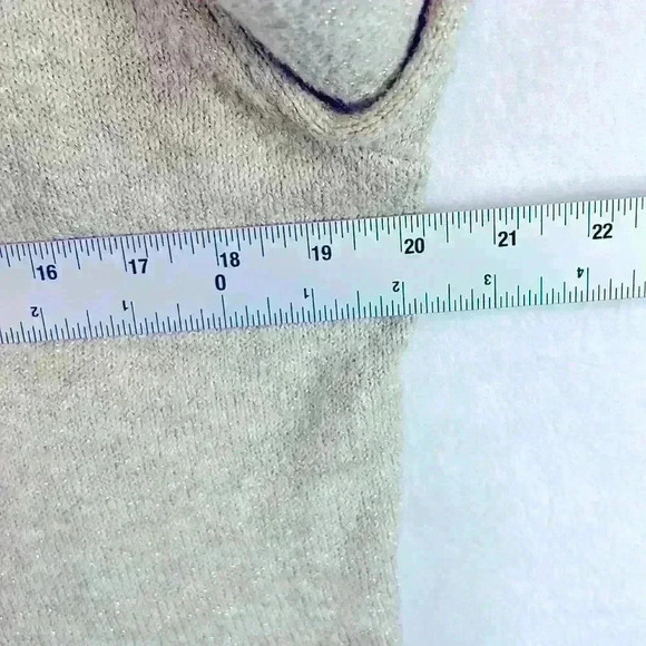 Banana Republic Sweater Light Cream / Gold Fleck Women’s Medium V Neck - Picture 5 of 6